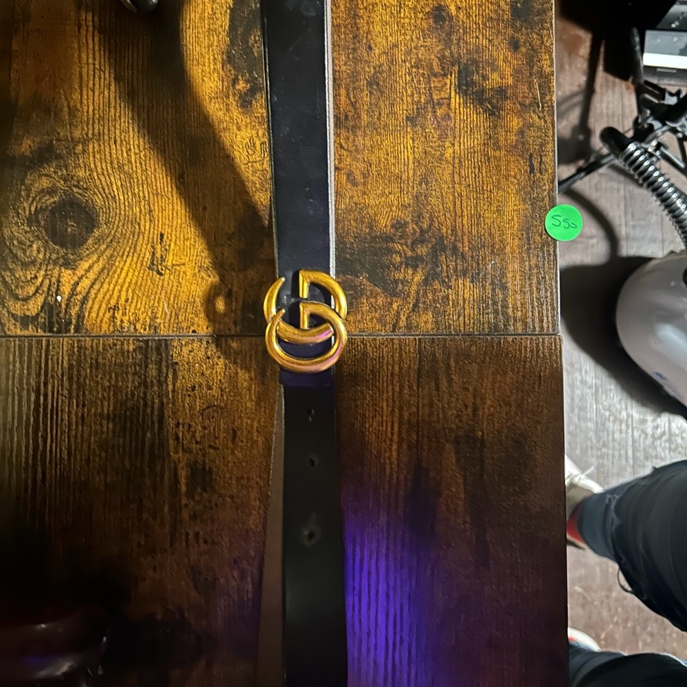 Gucci Black and Gold Belt with Elegant Design